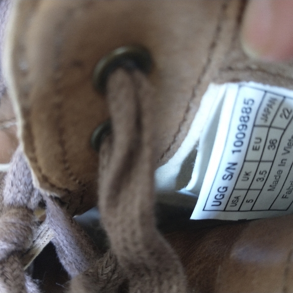 Brown leather Uggs. Size 5. - Picture 3 of 4